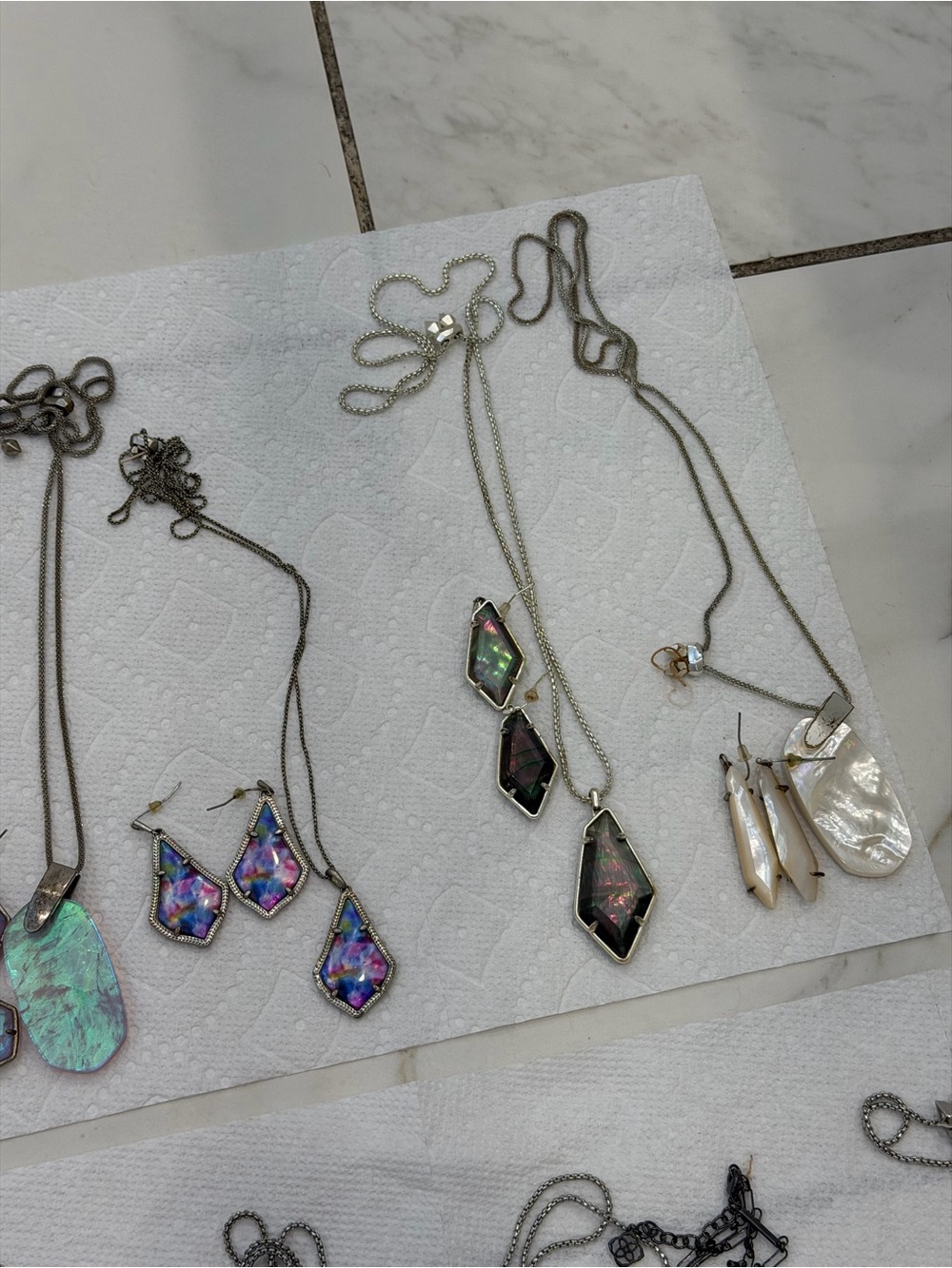Assorted Kendra Scott Earrings & Necklace Sets - Picture 6 of 10